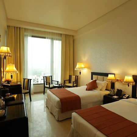 Hotel Royal Tulip Navi Mumbai Extérieur photo