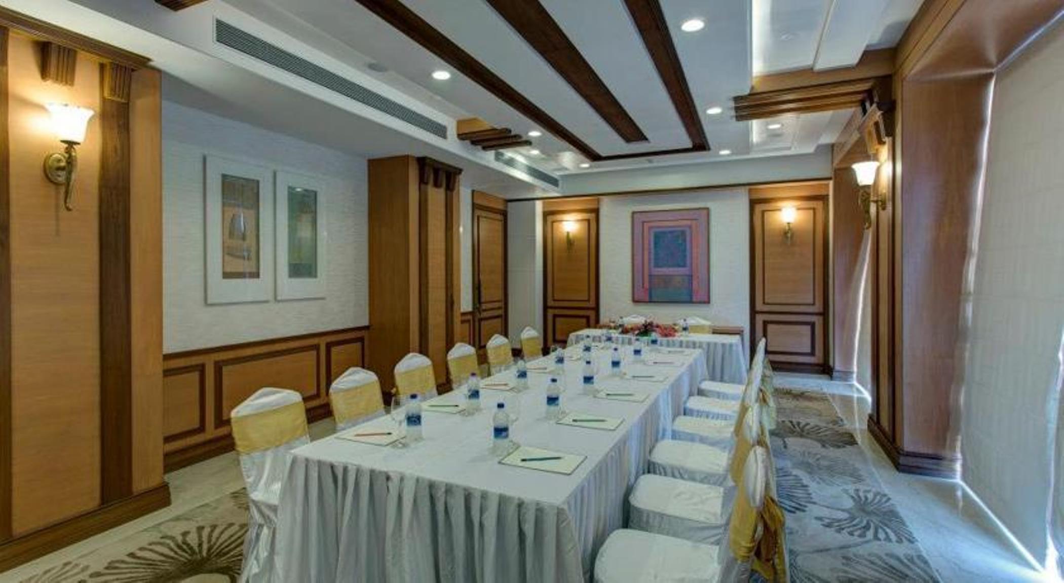 Hotel Royal Tulip Navi Mumbai Extérieur photo