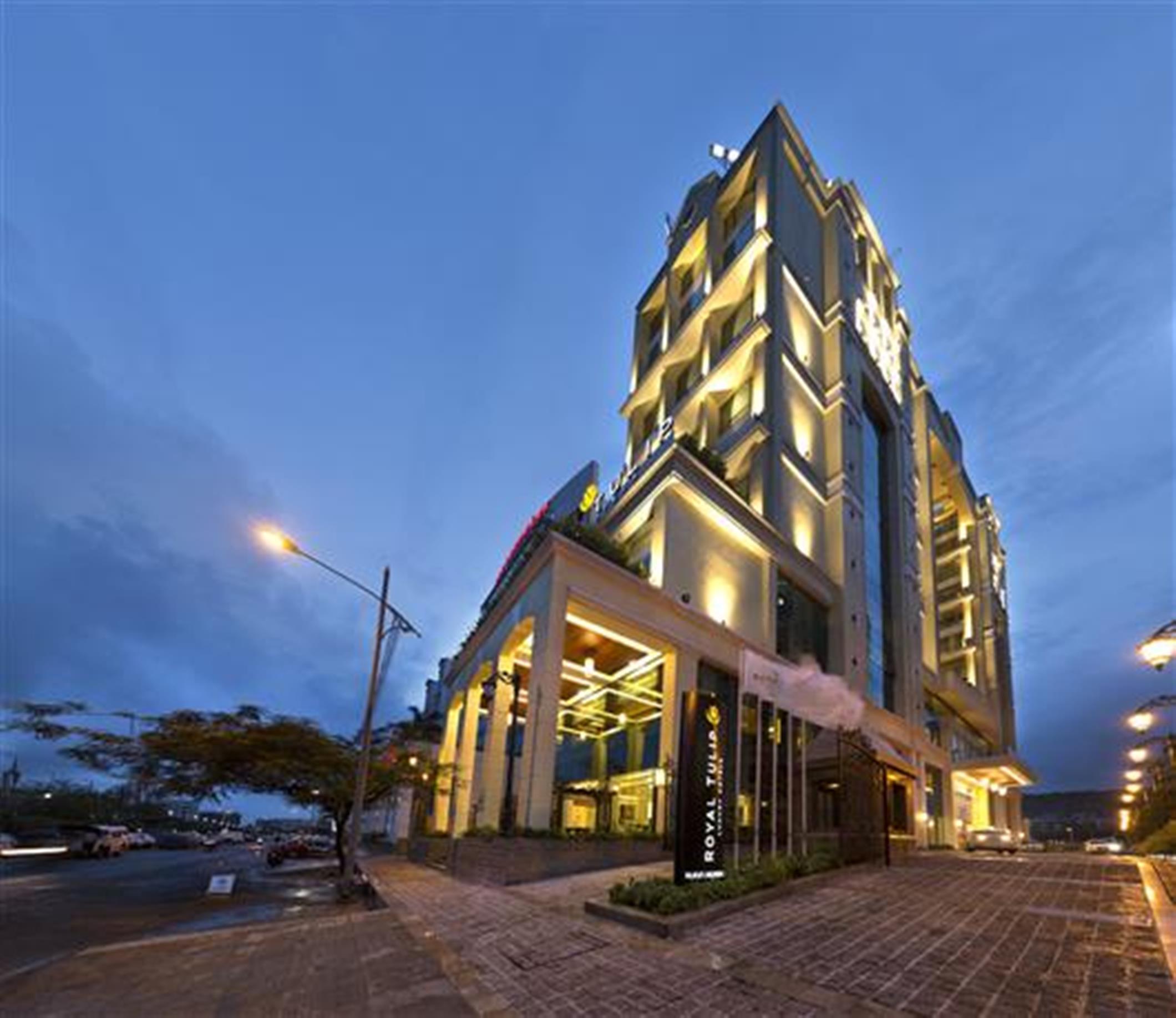 Hotel Royal Tulip Navi Mumbai Extérieur photo