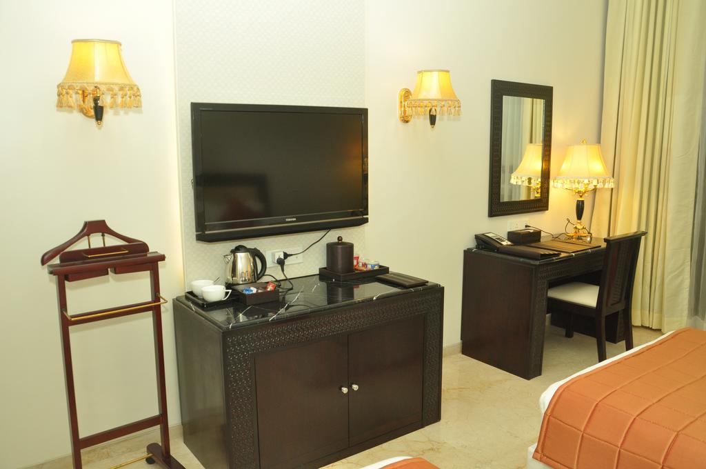 Hotel Royal Tulip Navi Mumbai Extérieur photo
