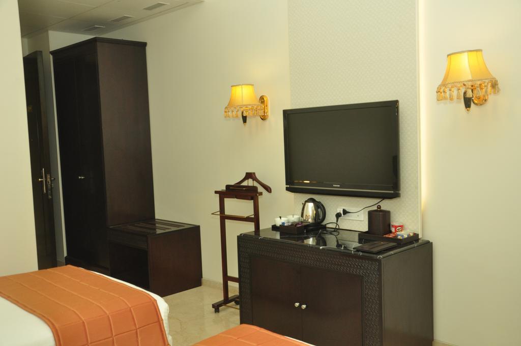 Hotel Royal Tulip Navi Mumbai Extérieur photo